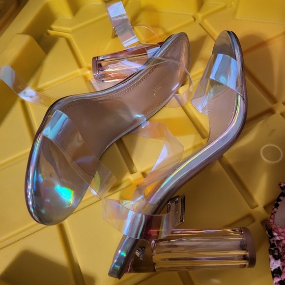 Size 8 wide width shoes - Picture 3 of 5